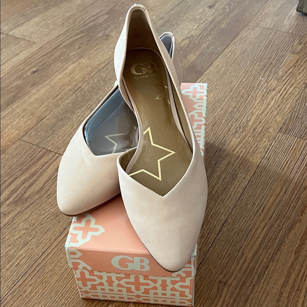 Gianni Bini Women's Pink Flats